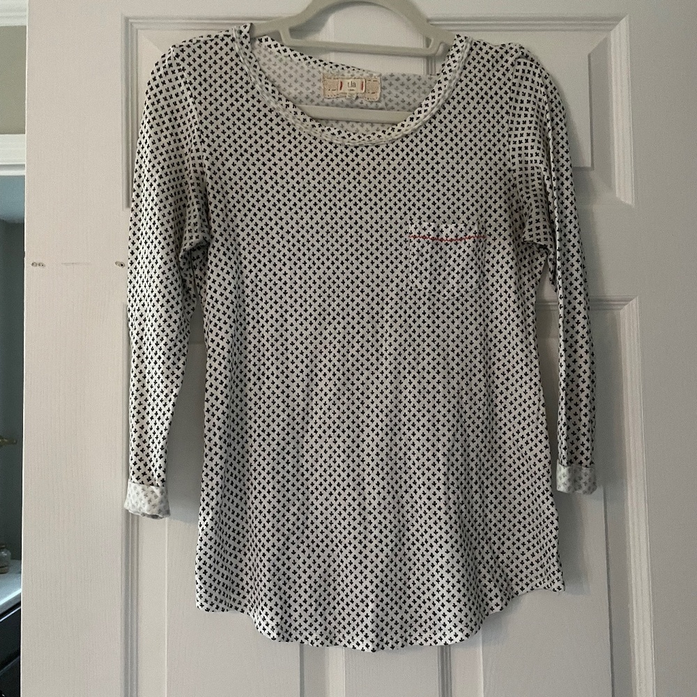Black and white print lightweight blouse with slight coral thread on pocket XS